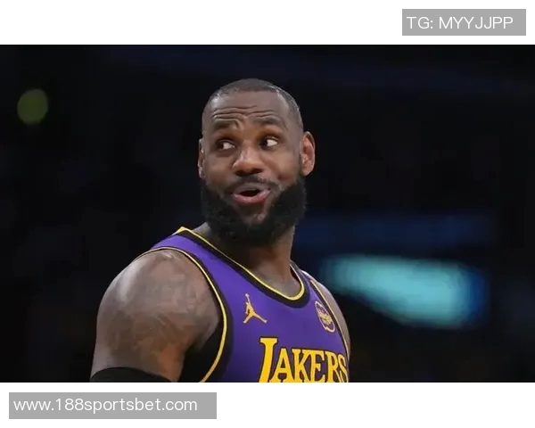 詹姆斯与斯波共同探讨现代篮球的节奏与空间的重要性