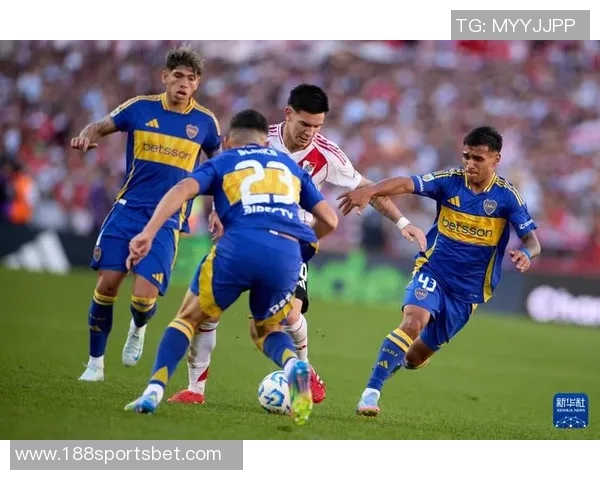 维尼修斯被换下场后对马斯坦托诺表达不满引发关注