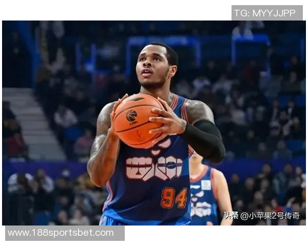 亨特上半场表现出色6投5中轻松斩获12分6篮板1助攻1抢断