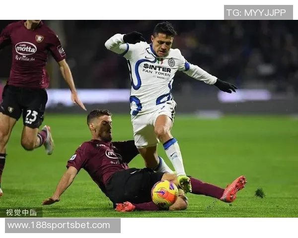 意甲10月最佳球员候选名单揭晓莱奥恰尔汗奥卢安古伊萨等六人争夺荣誉 意甲10月最佳球员候选名单揭晓莱奥恰尔汗奥卢安古伊萨等六人争夺荣誉