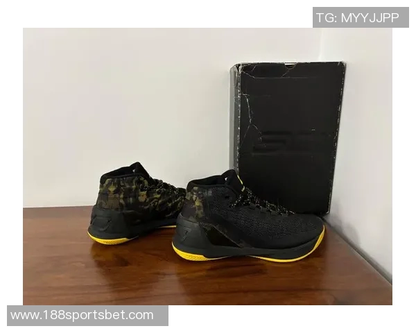 库里积极联系各方寻求好鞋期待一场穿三双不同鞋的精彩比赛