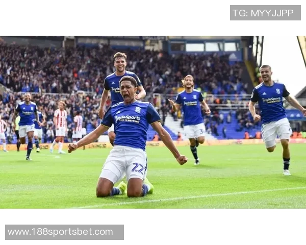 曼联密切关注小贝林厄姆动态有意明年一月租借他