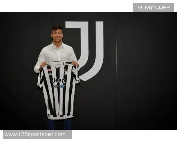 尤文旧将若热因不满裁判判罚做手铐手势被红牌罚下引发争议